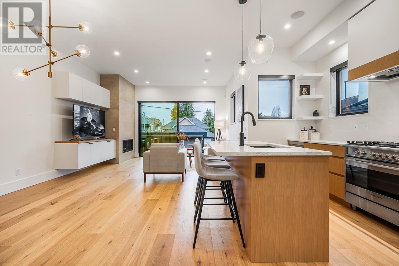 425 W Keith Road, North Vancouver, British Columbia  V7M 1M2 - Photo 4 - R2858896