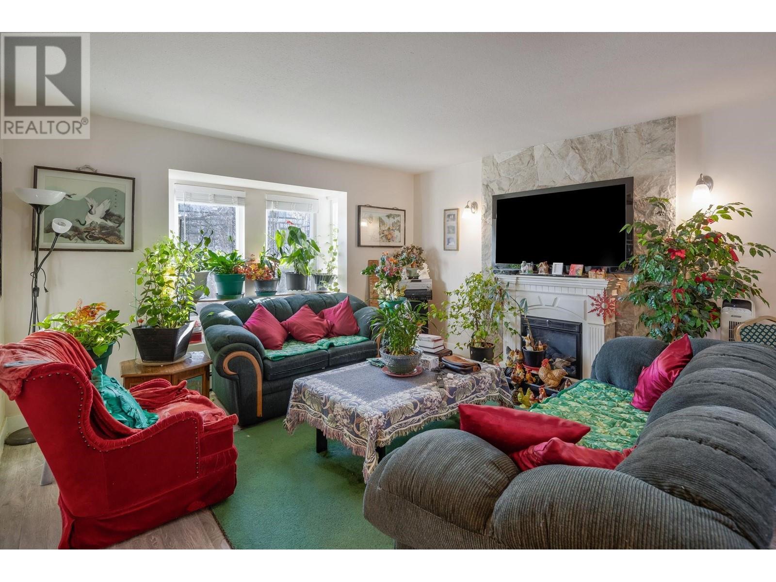 5065 Chambers Street, Vancouver, British Columbia  V5R 3L8 - Photo 3 - R2858872