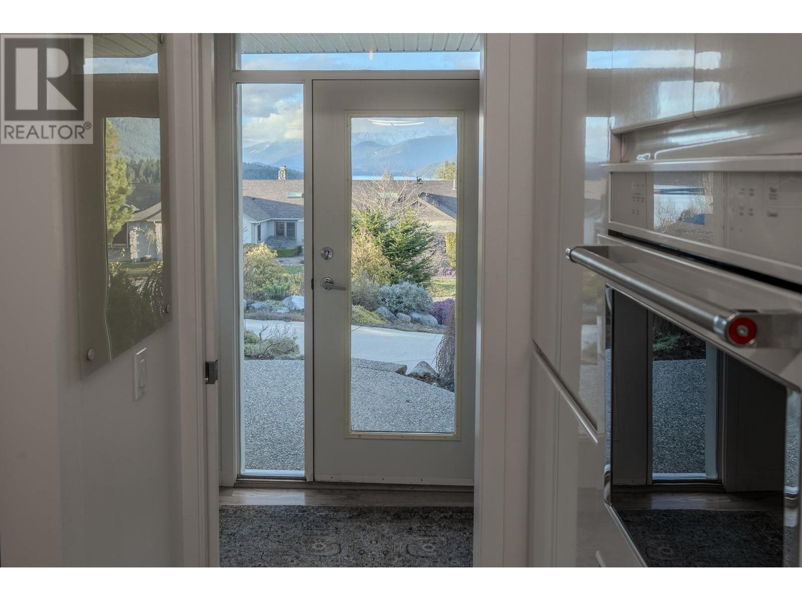 6187 Highmoor Road, Sechelt, British Columbia  V7Z 0L1 - Photo 7 - R2858884