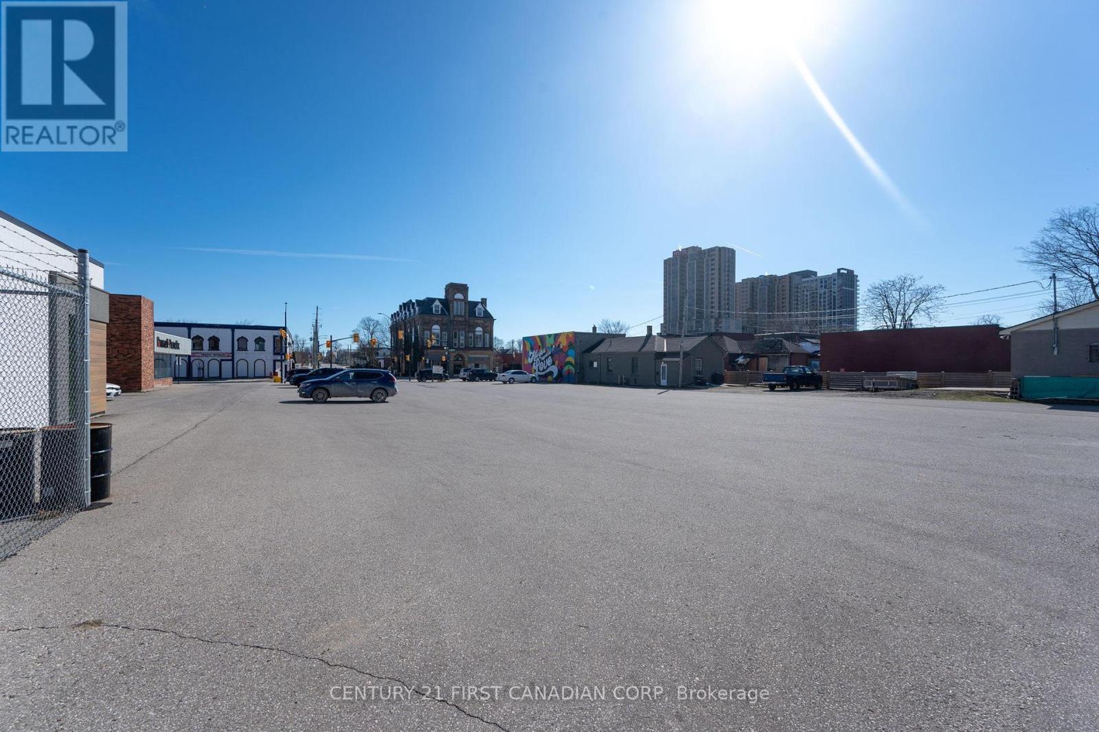 798-812 Dundas St, London, Ontario  N5W 2Z7 - Photo 3 - X8139764