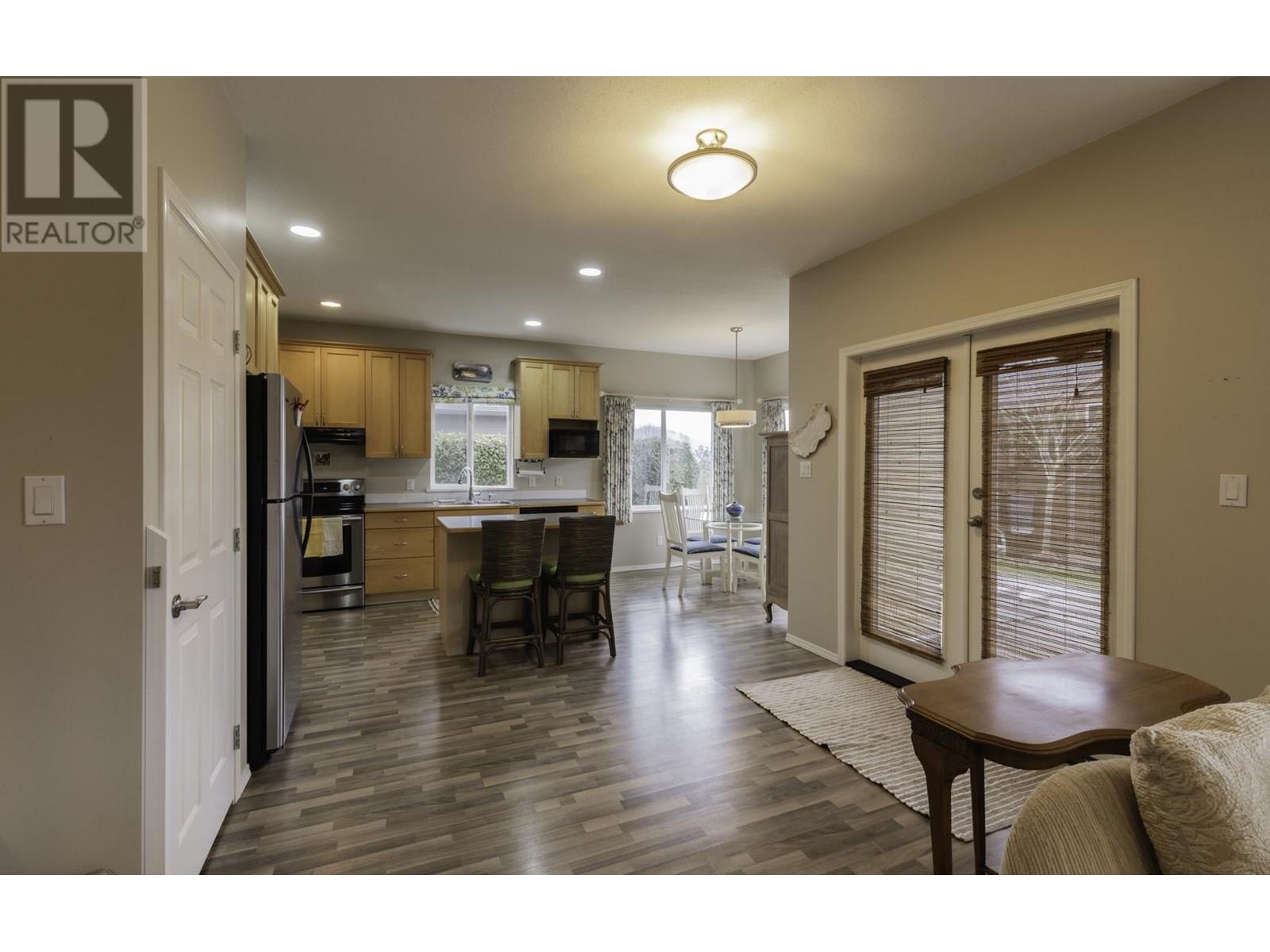 729 Hillcrest Road, Gibsons, British Columbia  V0N 1V9 - Photo 4 - R2859050