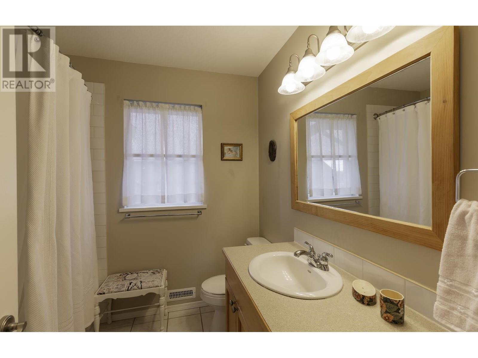 729 Hillcrest Road, Gibsons, British Columbia  V0N 1V9 - Photo 17 - R2859050
