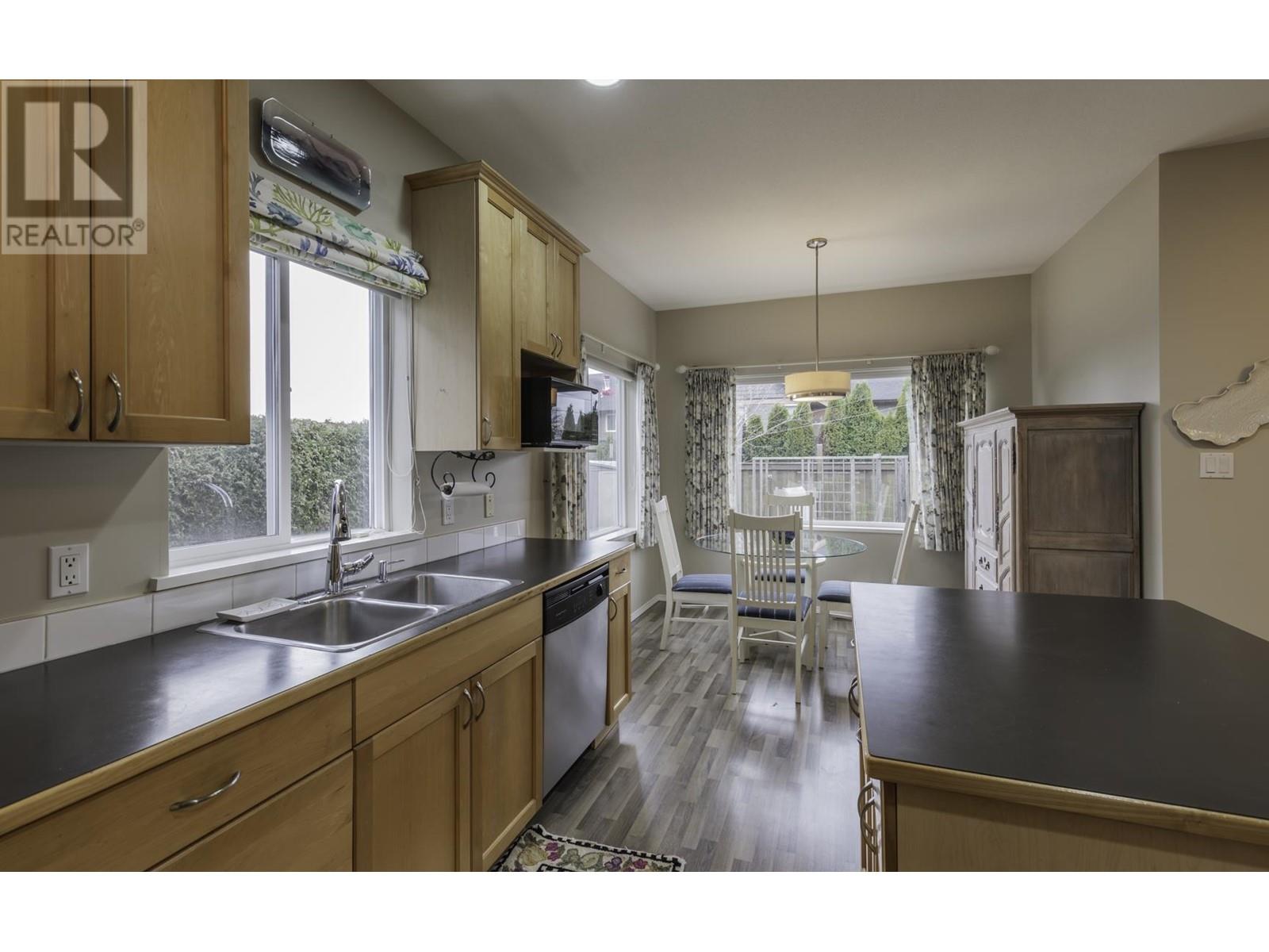 729 Hillcrest Road, Gibsons, British Columbia  V0N 1V9 - Photo 12 - R2859050