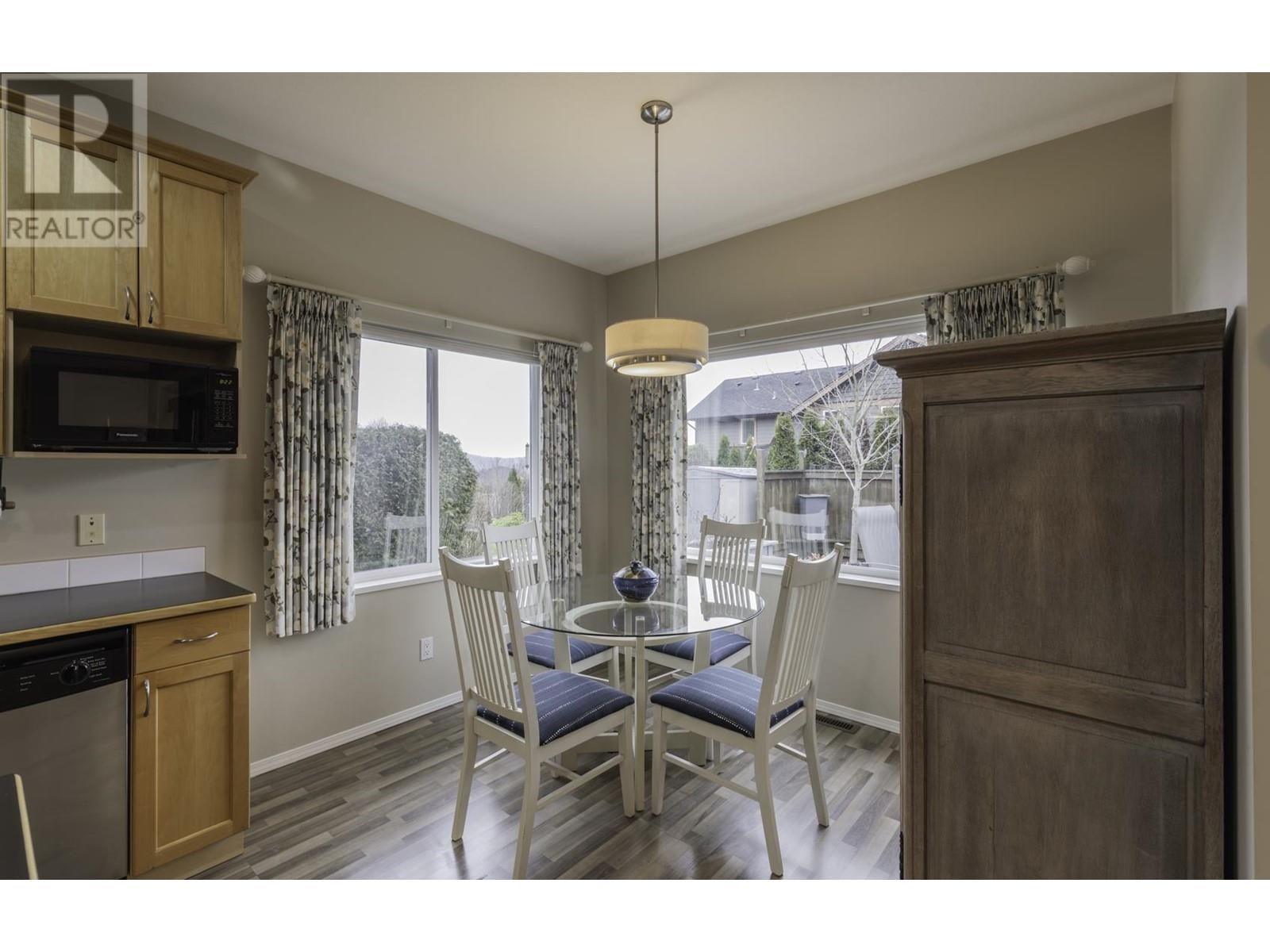 729 Hillcrest Road, Gibsons, British Columbia  V0N 1V9 - Photo 11 - R2859050
