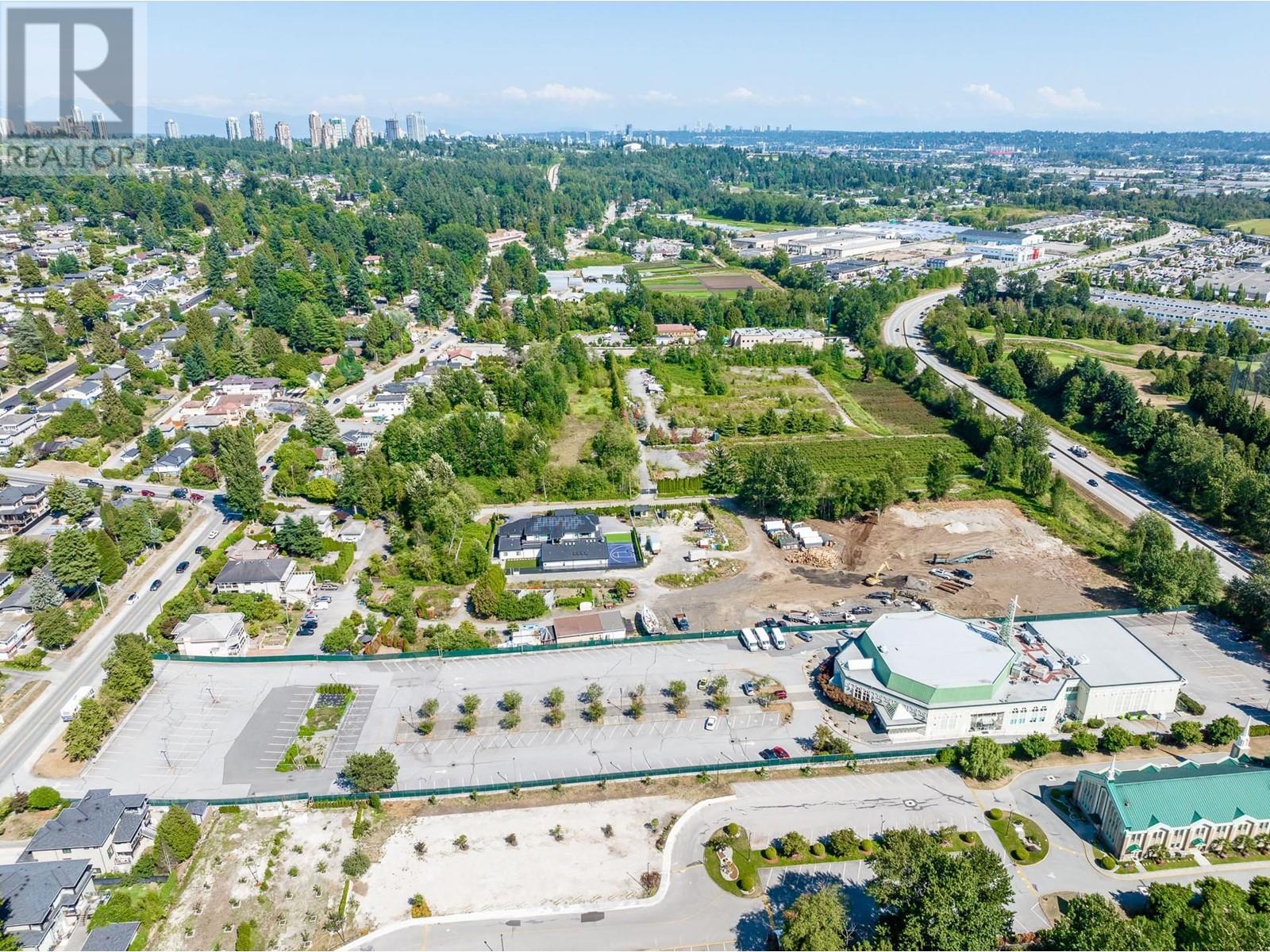 Listing Picture 10 of 23 : 8755 ROYAL OAK AVENUE, Burnaby / 本拿比 - 魯藝地產 Yvonne Lu Group - MLS Medallion Club Member