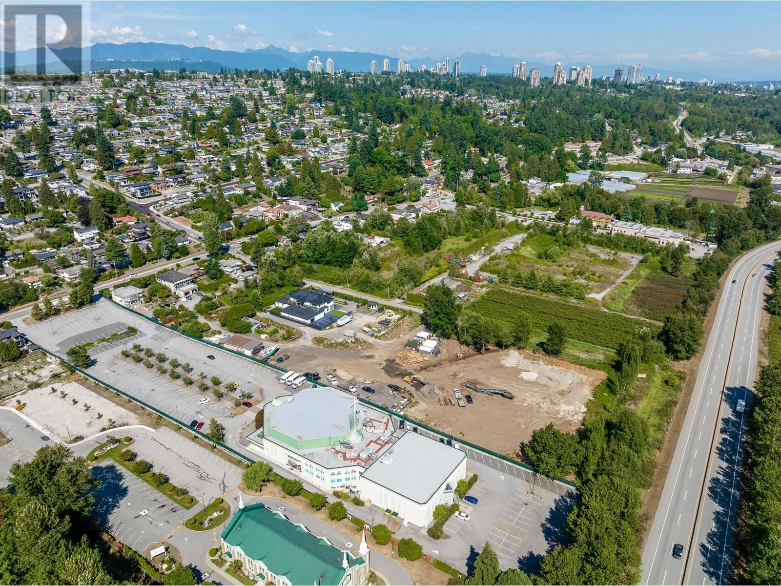 Listing Picture 12 of 23 : 8755 ROYAL OAK AVENUE, Burnaby / 本拿比 - 魯藝地產 Yvonne Lu Group - MLS Medallion Club Member