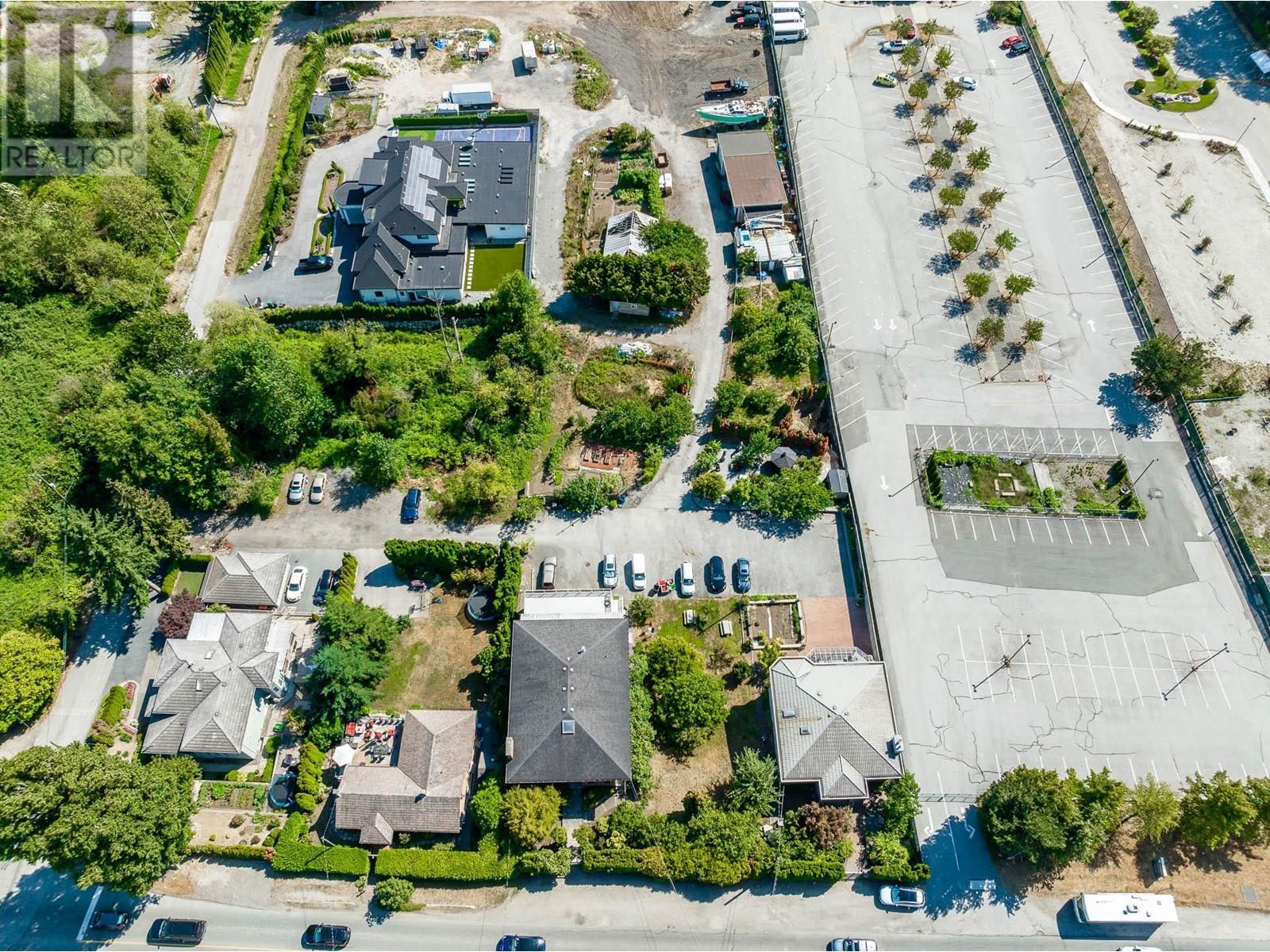 Listing Picture 8 of 23 : 8755 ROYAL OAK AVENUE, Burnaby / 本拿比 - 魯藝地產 Yvonne Lu Group - MLS Medallion Club Member