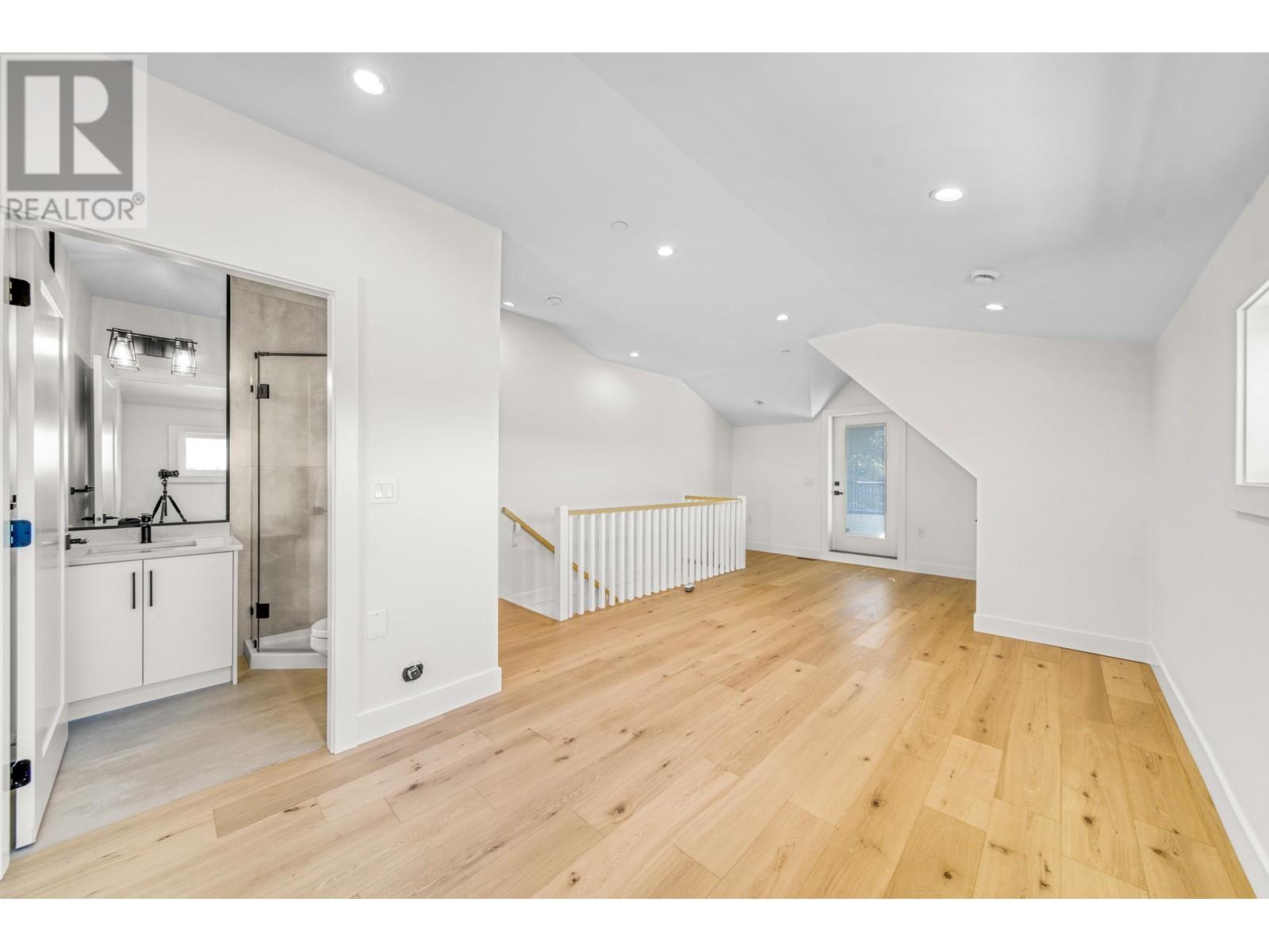 2 2537 E 20th Avenue, Vancouver, British Columbia  V5M 2T5 - Photo 6 - R2859189