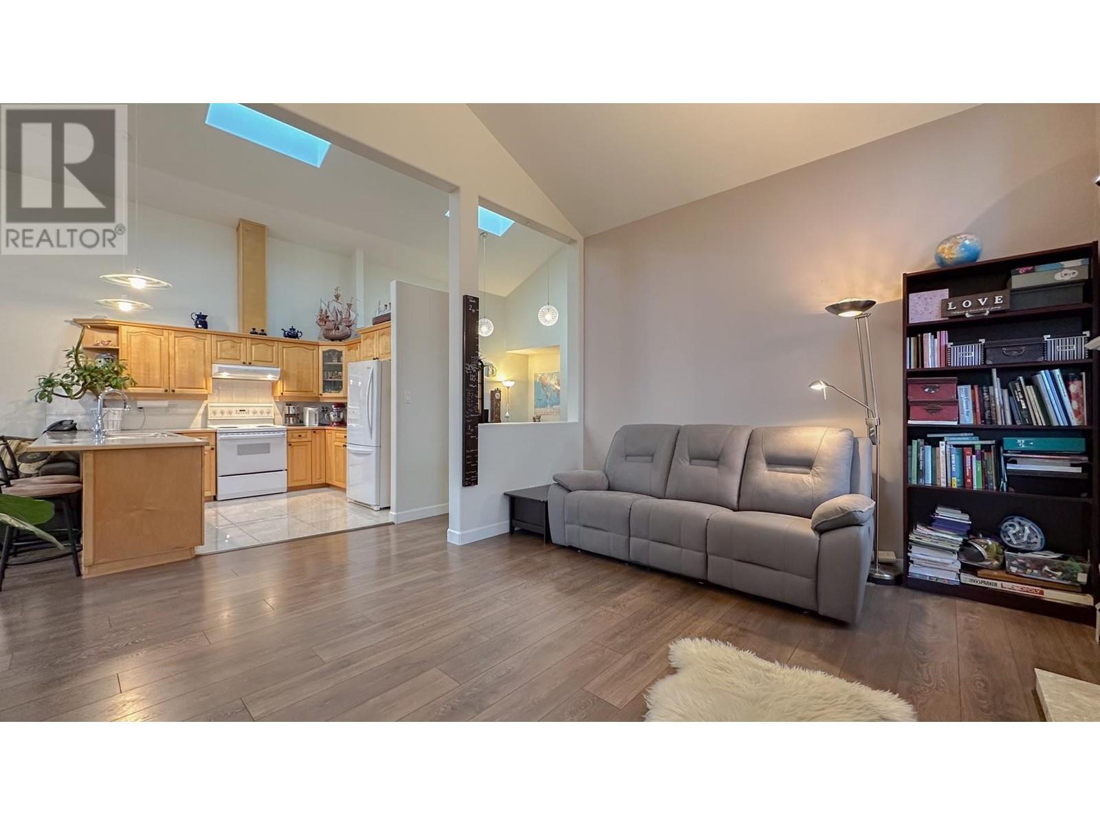 1012 Rochester Avenue, Coquitlam, British Columbia  V3K 2W7 - Photo 10 - R2858861