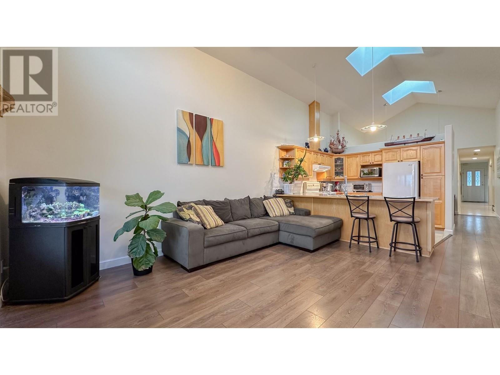 1012 Rochester Avenue, Coquitlam, British Columbia  V3K 2W7 - Photo 2 - R2858861
