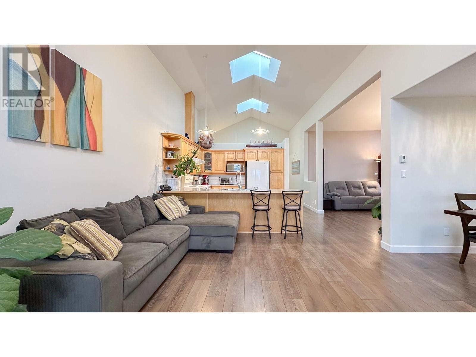 1012 Rochester Avenue, Coquitlam, British Columbia  V3K 2W7 - Photo 3 - R2858861
