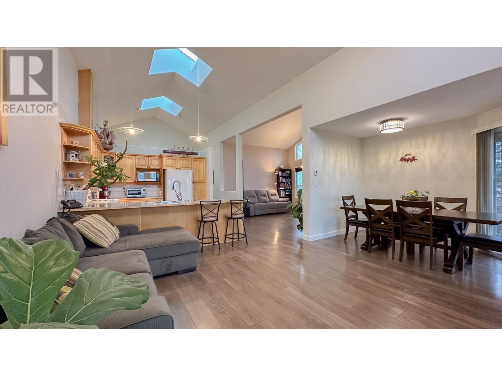 1012 Rochester Avenue, Coquitlam, British Columbia  V3K 2W7 - Photo 4 - R2858861