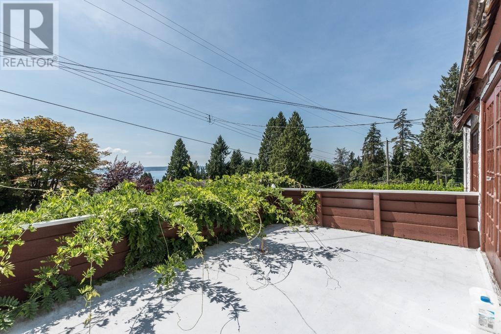 2671 Ottawa Avenue, West Vancouver, British Columbia  V7V 2T6 - Photo 13 - R2858171