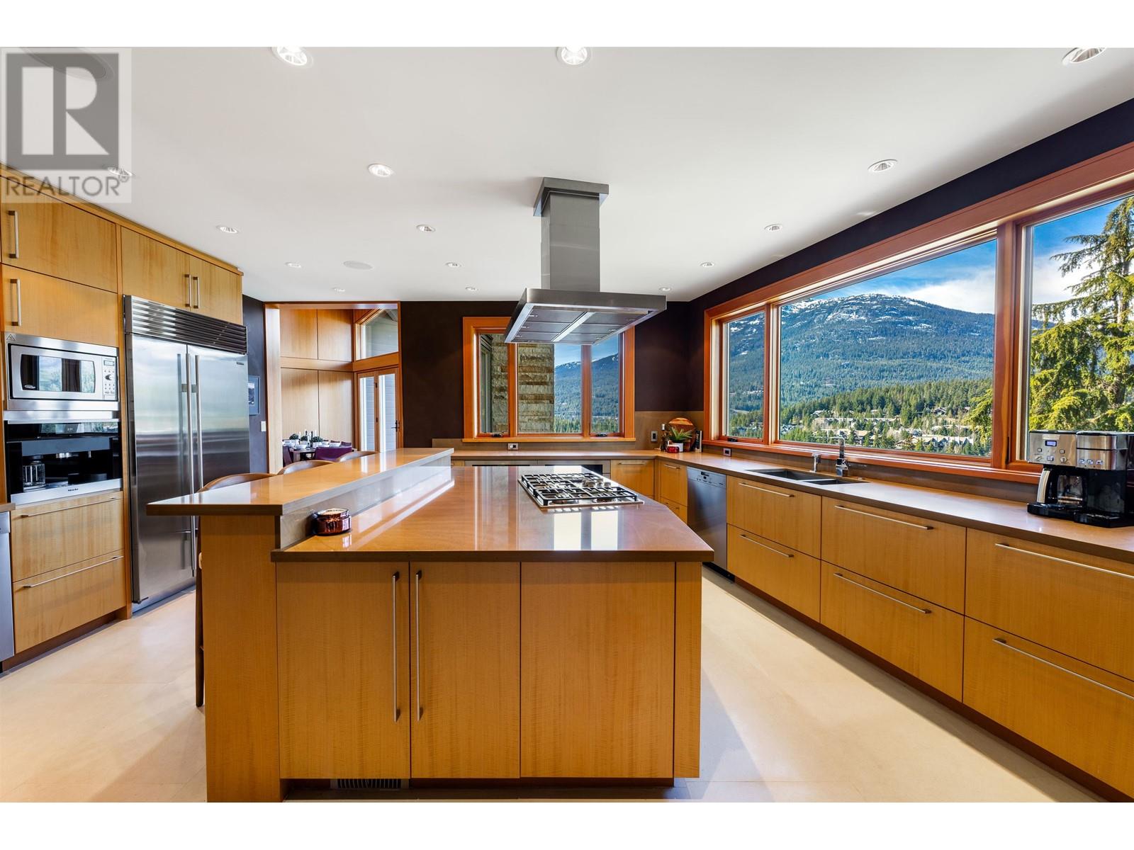 3855 Sunridge Court, Whistler, British Columbia  V8E 0W1 - Photo 7 - R2859260