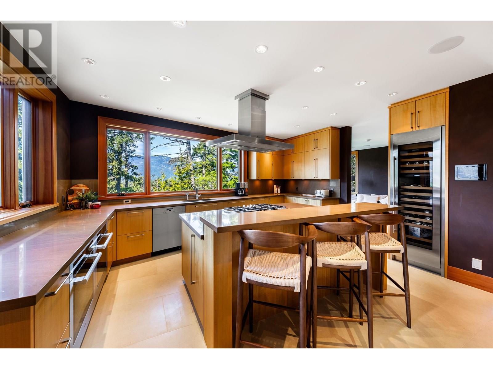 3855 Sunridge Court, Whistler, British Columbia  V8E 0W1 - Photo 8 - R2859260