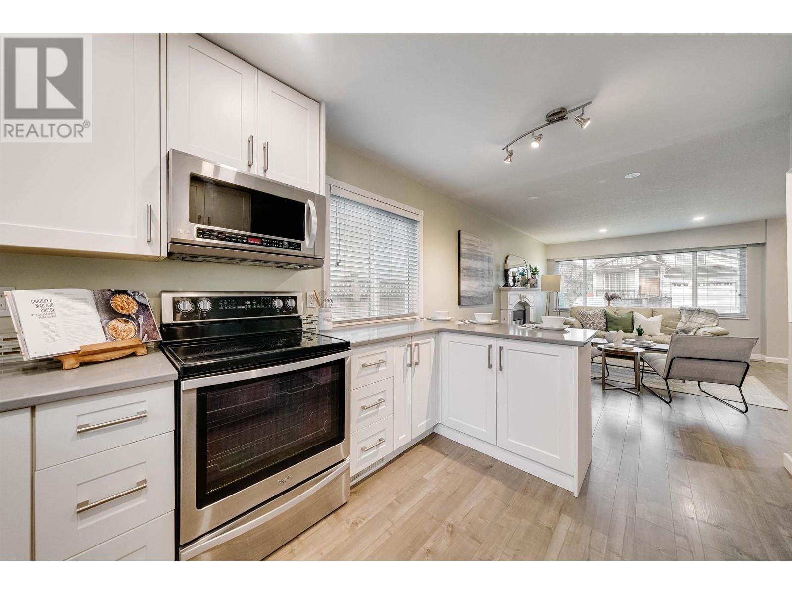 1783 Dorset Avenue, Port Coquitlam, British Columbia  V3B 2A3 - Photo 2 - R2858284