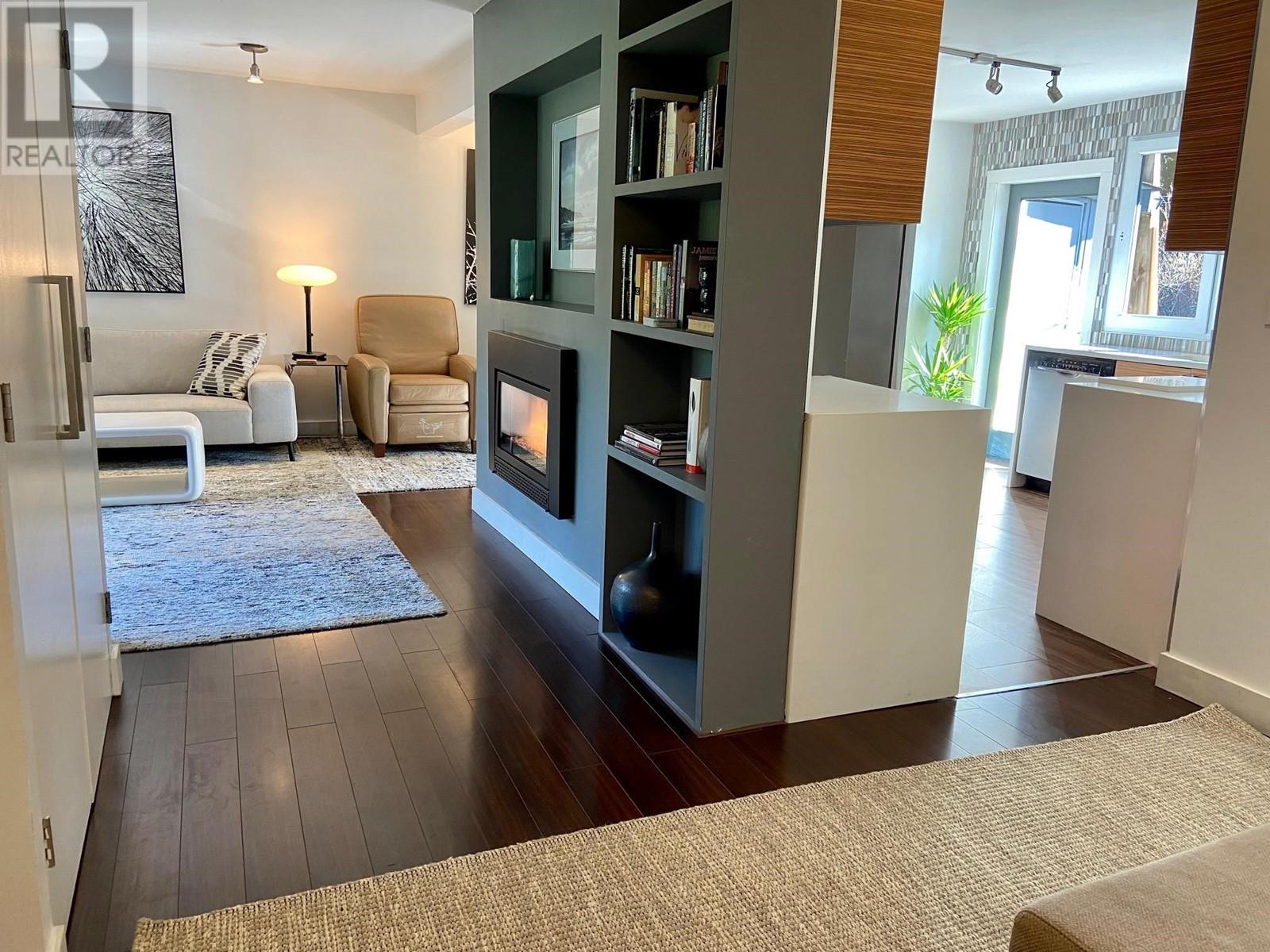 553 W 24 Street, North Vancouver, British Columbia  V7M 2E2 - Photo 3 - R2859057