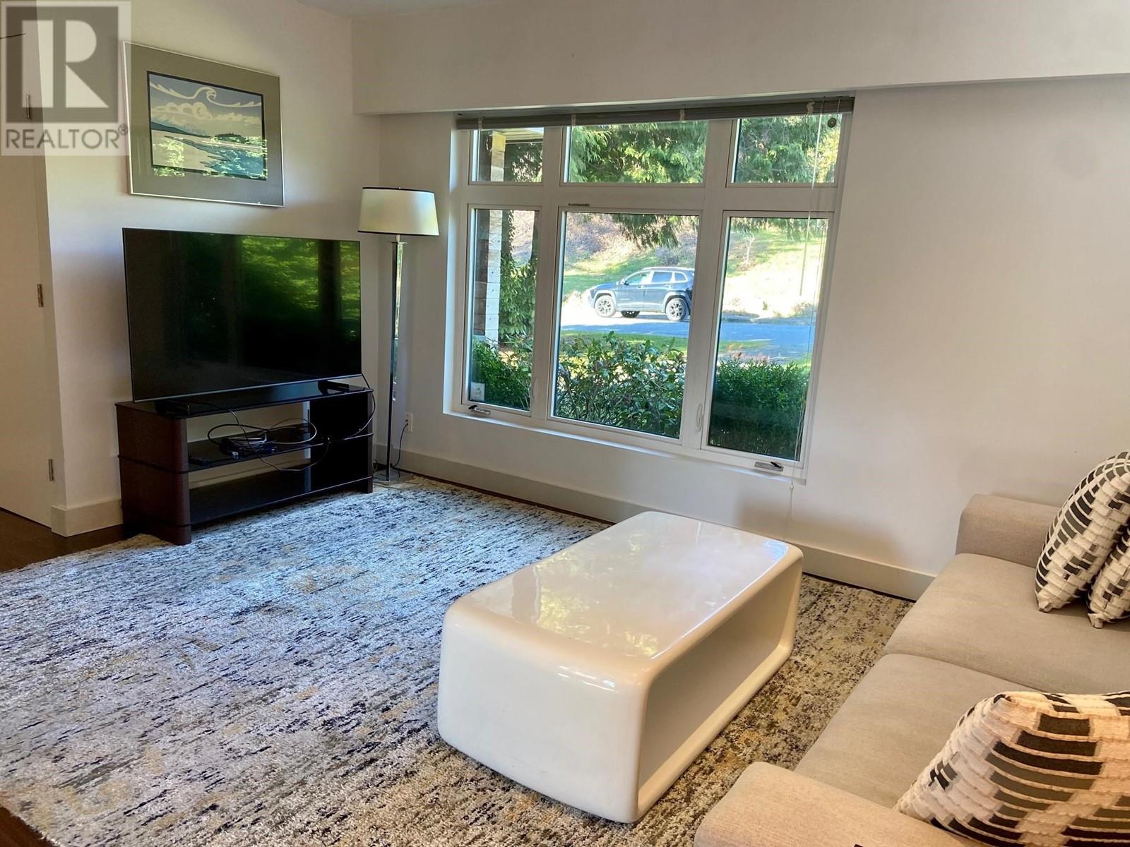 553 W 24 Street, North Vancouver, British Columbia  V7M 2E2 - Photo 10 - R2859057