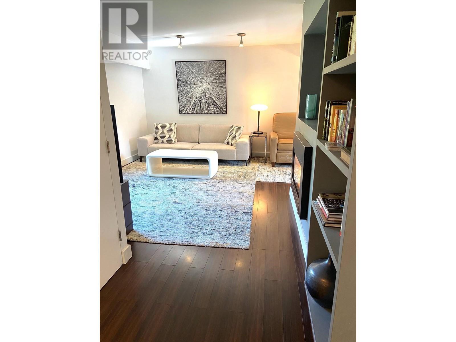 553 W 24 Street, North Vancouver, British Columbia  V7M 2E2 - Photo 4 - R2859057