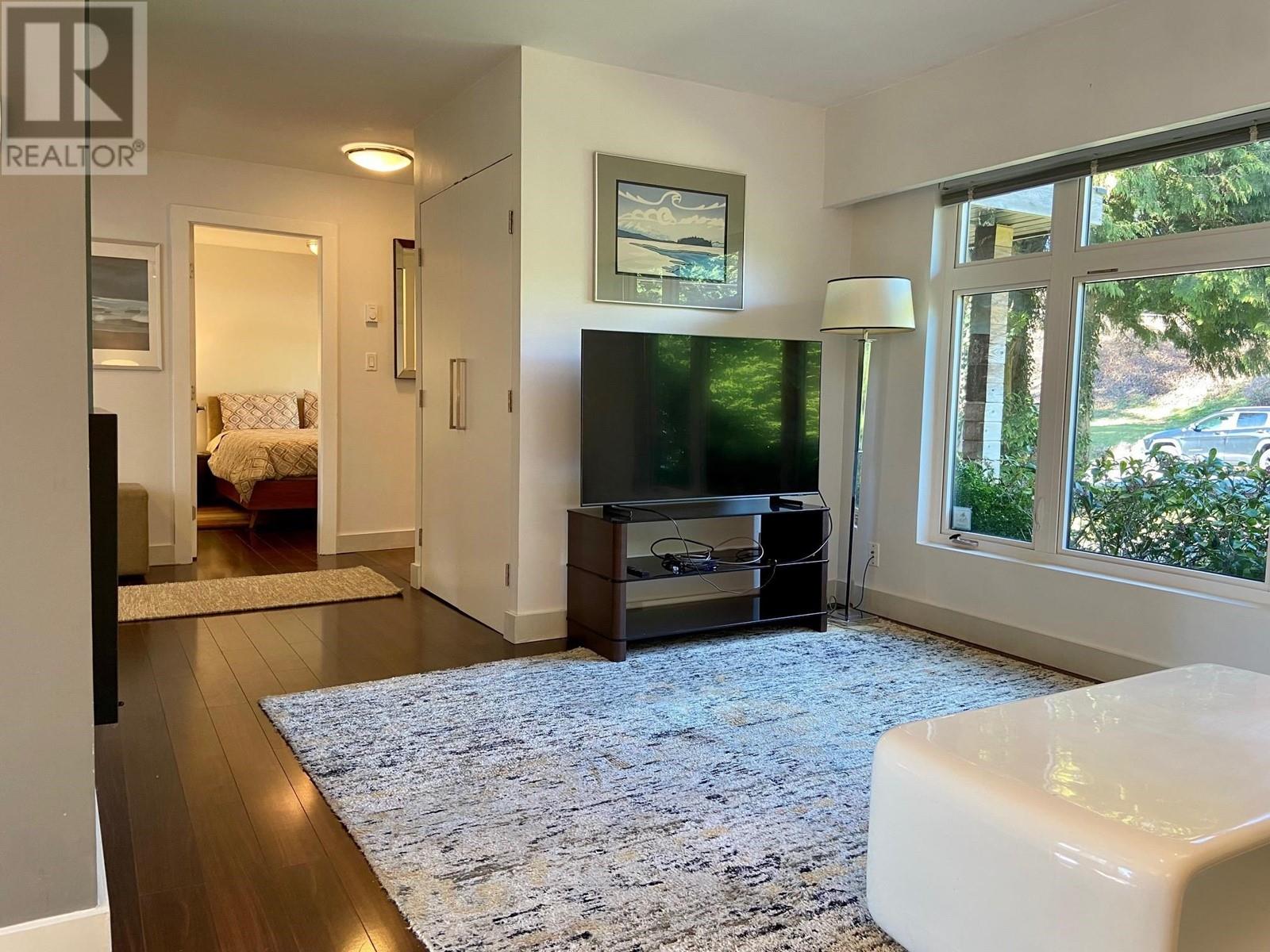 553 W 24 Street, North Vancouver, British Columbia  V7M 2E2 - Photo 9 - R2859057
