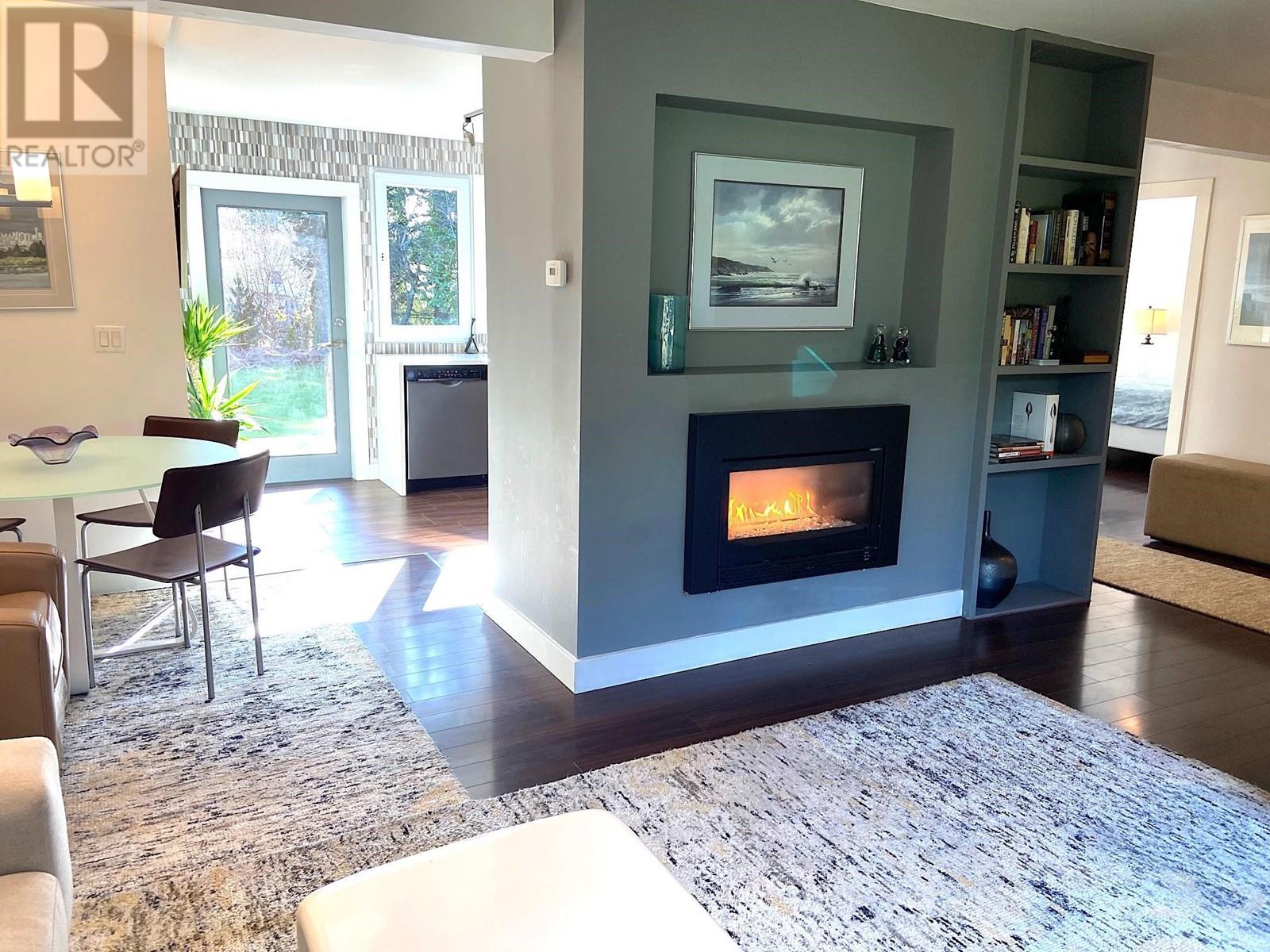 553 W 24 Street, North Vancouver, British Columbia  V7M 2E2 - Photo 2 - R2859057
