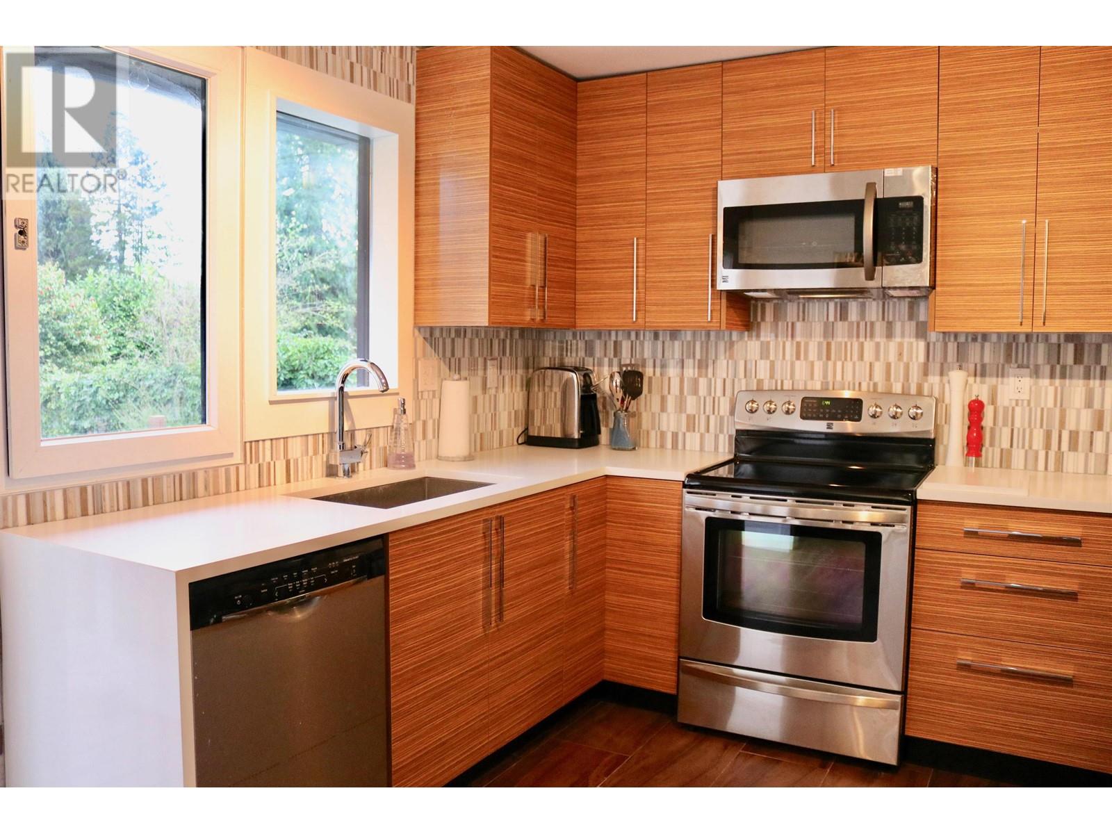 553 W 24 Street, North Vancouver, British Columbia  V7M 2E2 - Photo 16 - R2859057