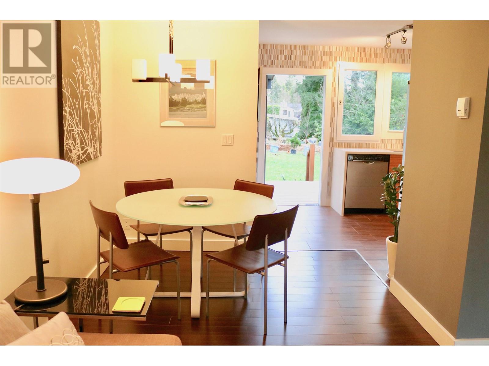 553 W 24 Street, North Vancouver, British Columbia  V7M 2E2 - Photo 12 - R2859057