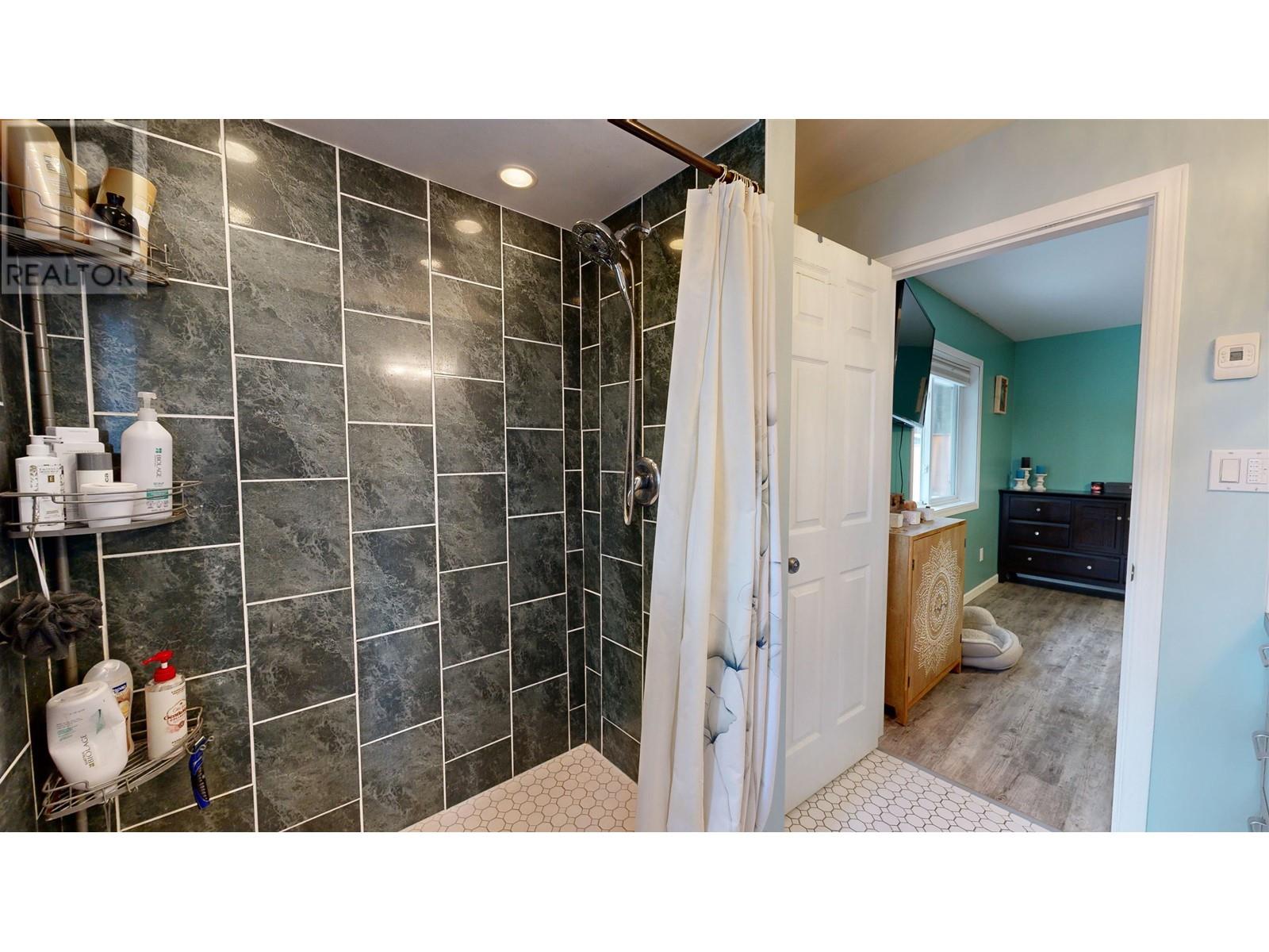 4838 Kitwanga Drive, 108 Mile Ranch, British Columbia  V0K 2Z0 - Photo 18 - R2859312