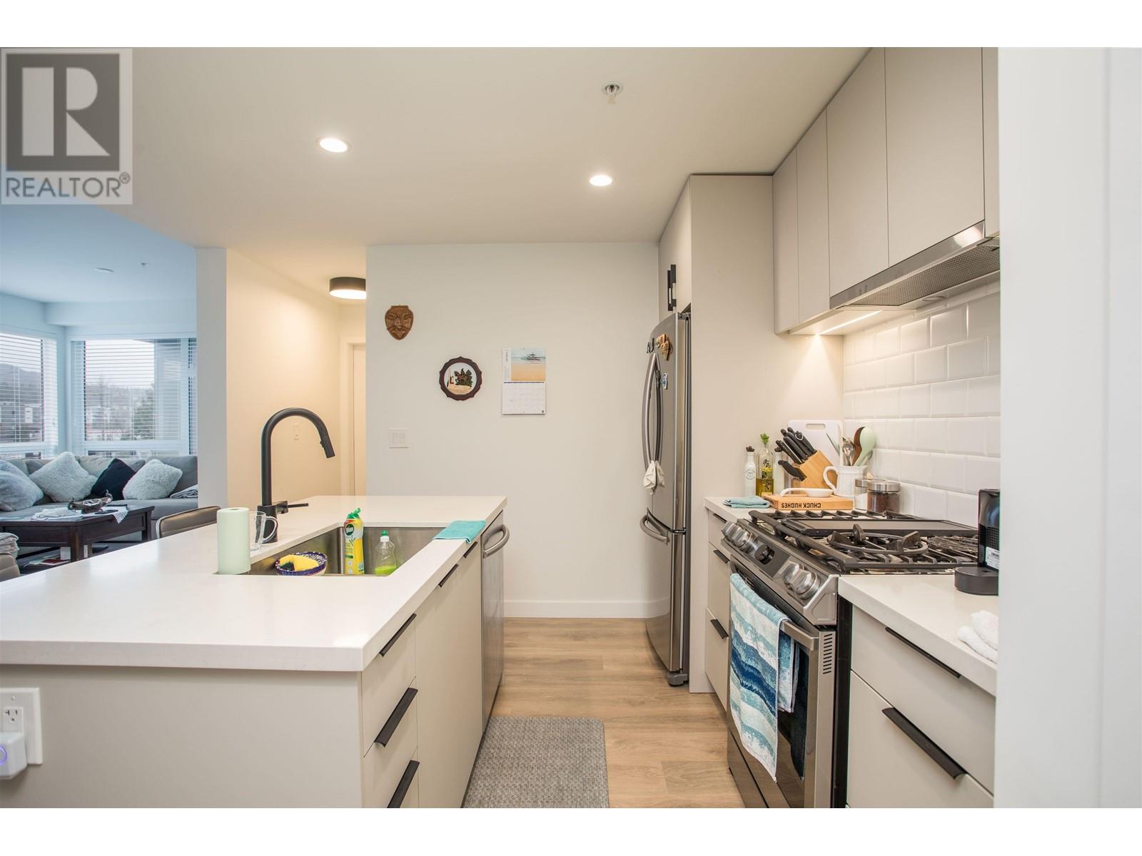 316 3038 St George Street, Port Moody, British Columbia  V3H 0L3 - Photo 4 - R2859336