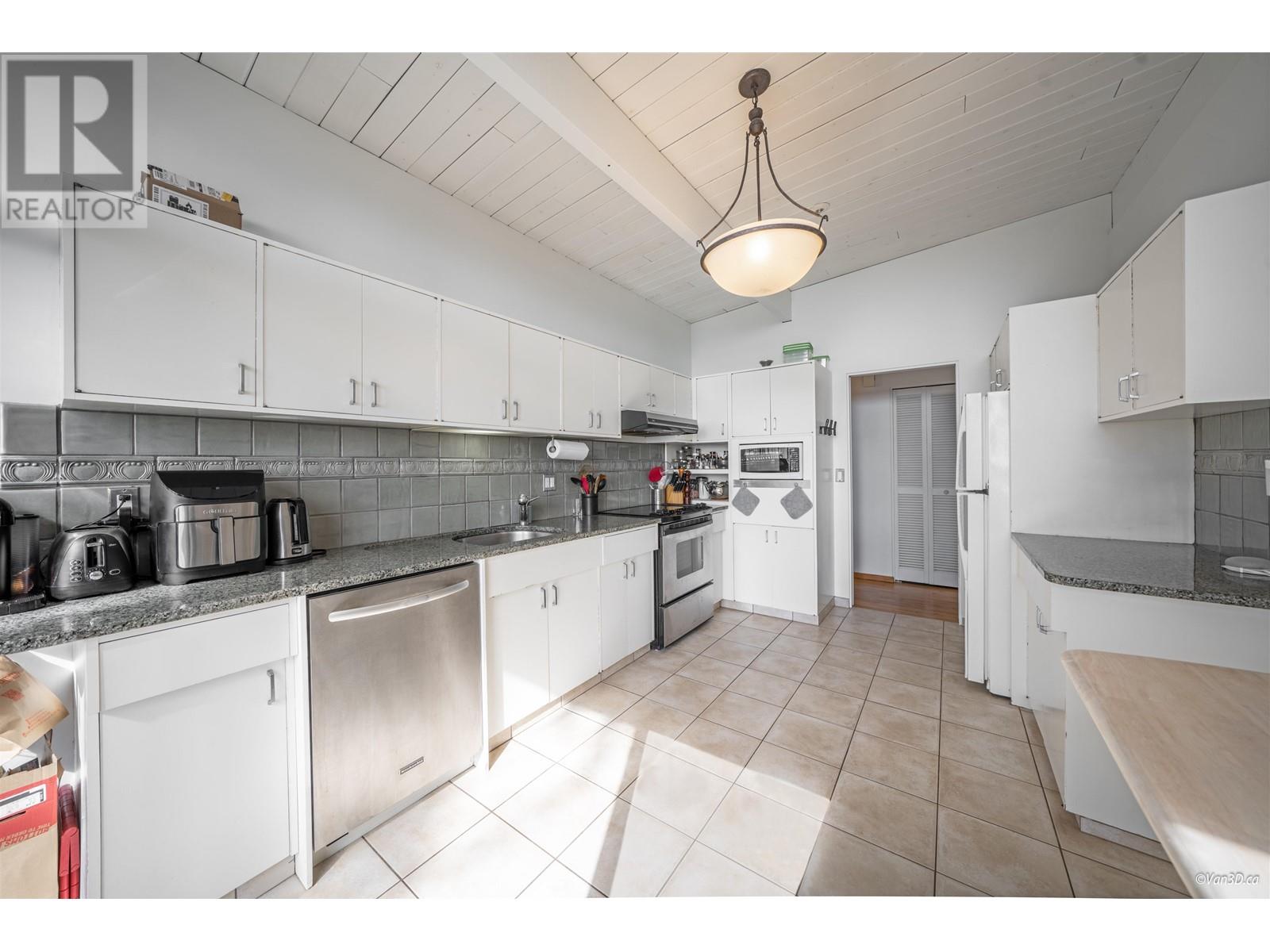 4880 Skyline Dr, North Vancouver, British Columbia  V7R 3J3 - Photo 13 - R2859379