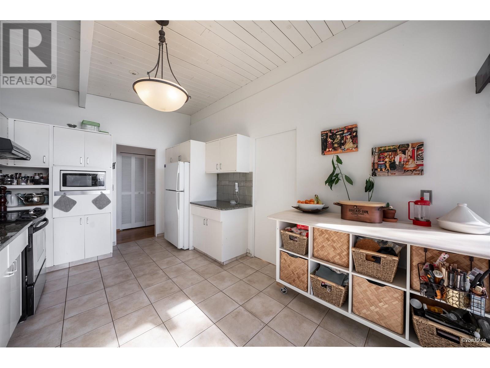 4880 Skyline Dr, North Vancouver, British Columbia  V7R 3J3 - Photo 14 - R2859379