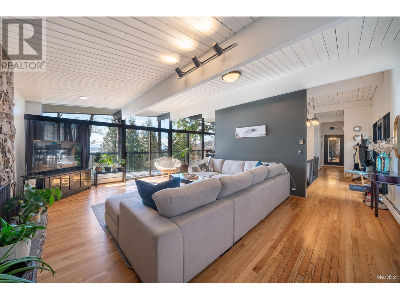 4880 Skyline Dr, North Vancouver, British Columbia  V7R 3J3 - Photo 4 - R2859379
