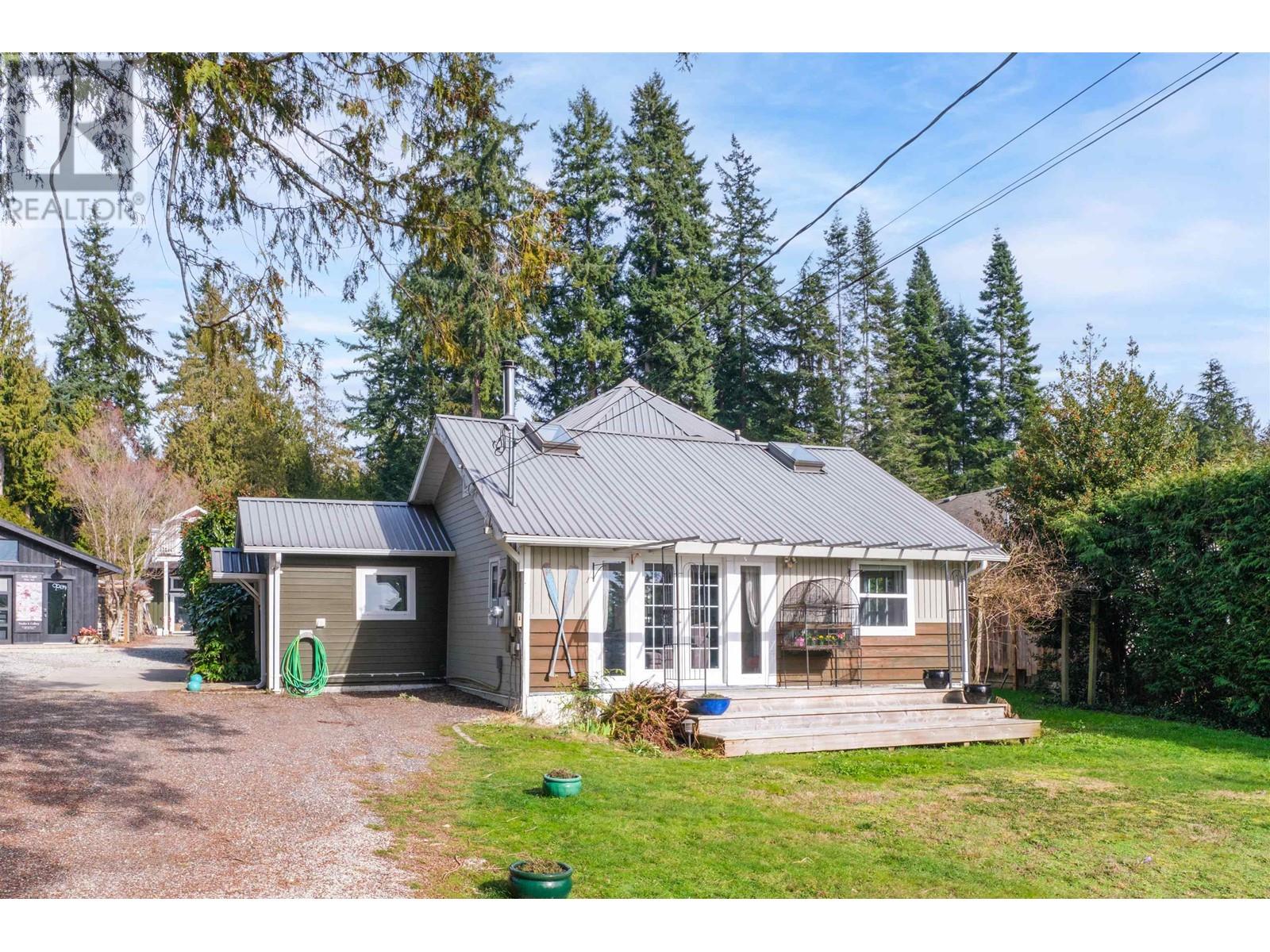 8098 Redrooffs Road, Halfmoon Bay, British Columbia  V7Z 1C7 - Photo 1 - R2859452