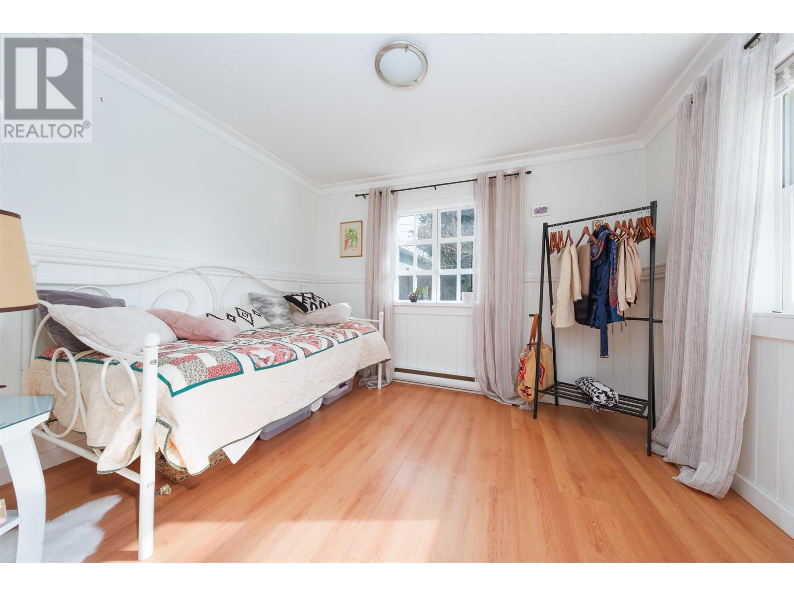 8098 Redrooffs Road, Halfmoon Bay, British Columbia  V7Z 1C7 - Photo 12 - R2859452