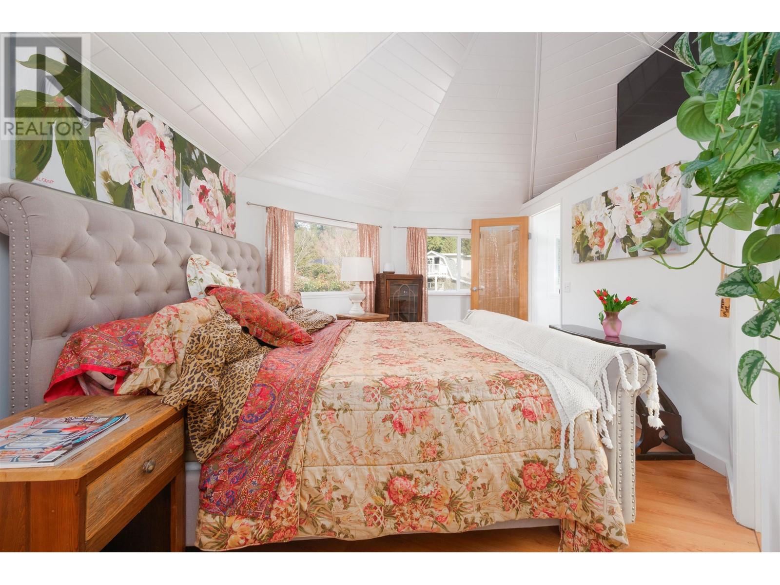 8098 Redrooffs Road, Halfmoon Bay, British Columbia  V7Z 1C7 - Photo 17 - R2859452