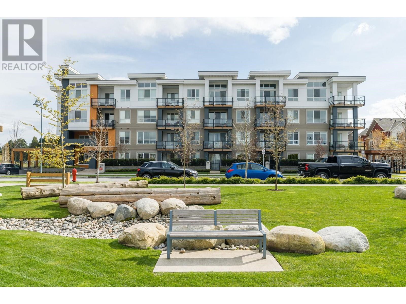 207 4690 Hawk Lane, Tsawwassen, British Columbia V4M 0C4 (26623876) Condos in Yaletown