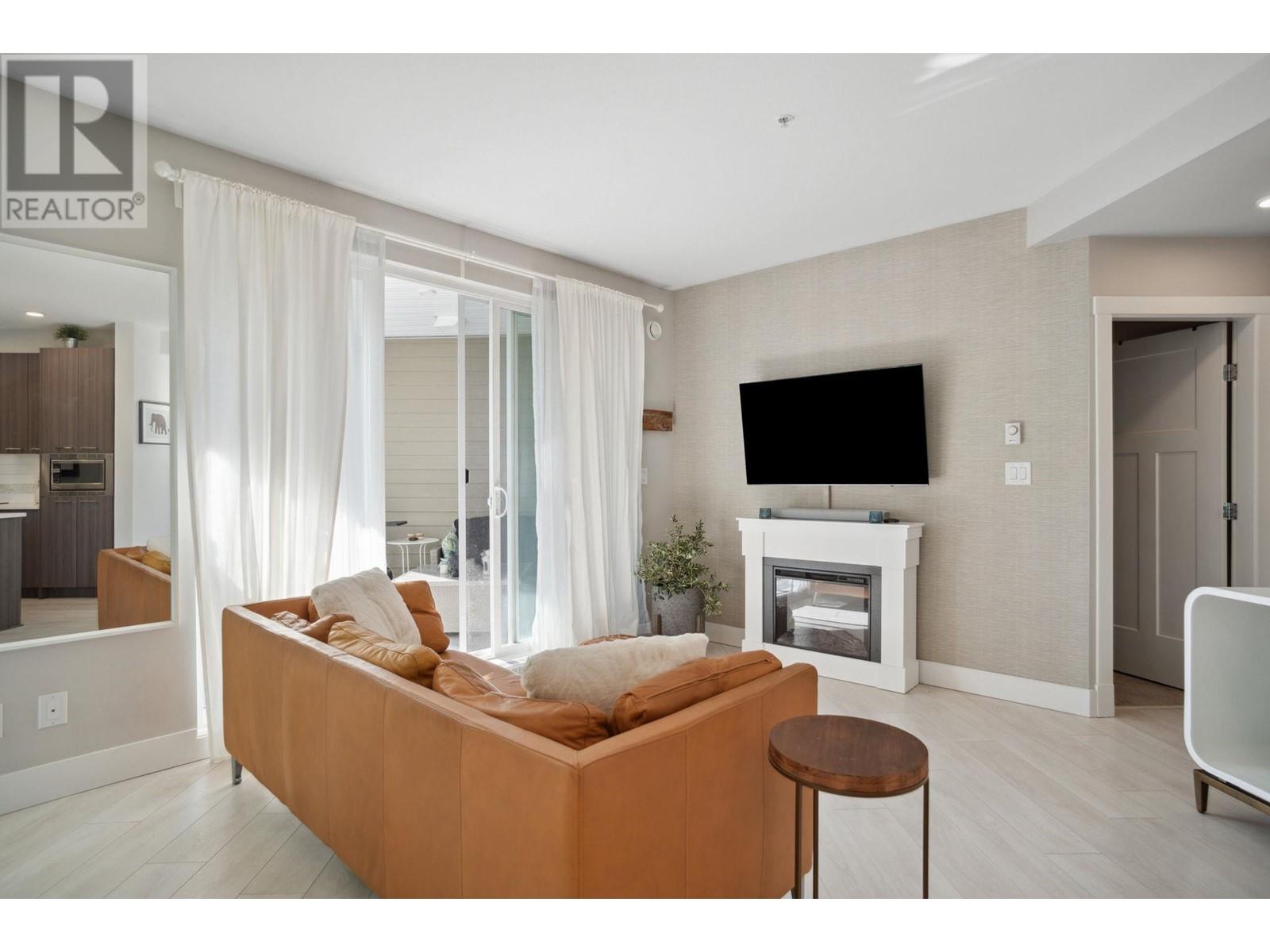 207 4690 Hawk Lane, Tsawwassen, British Columbia V4M 0C4 (26623876) Condos in Yaletown