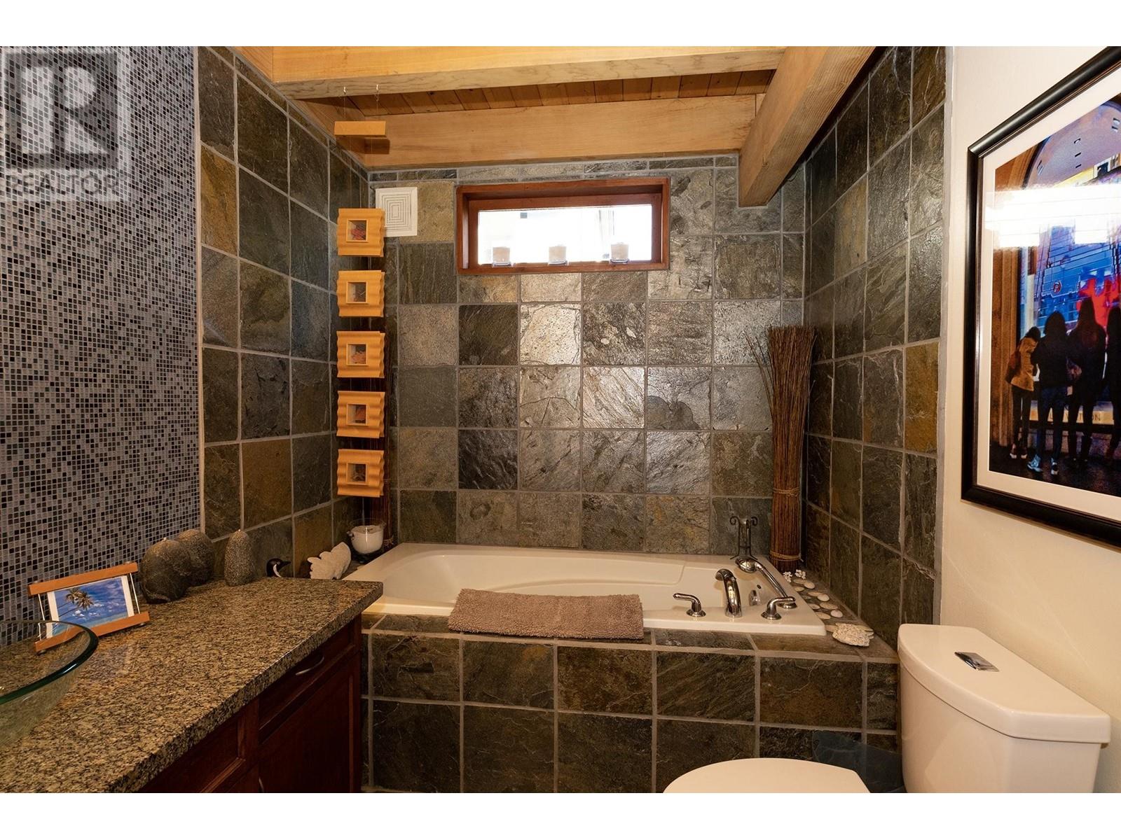 557 Central Avenue, Gibsons, British Columbia  V0N 1V1 - Photo 21 - R2859518