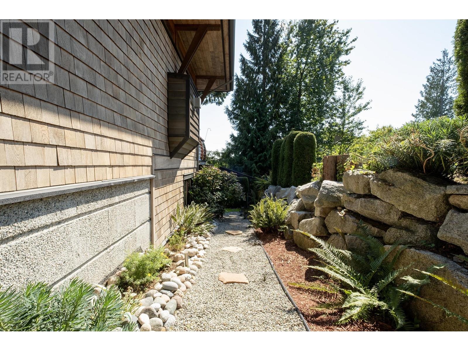 557 Central Avenue, Gibsons, British Columbia  V0N 1V1 - Photo 40 - R2859518