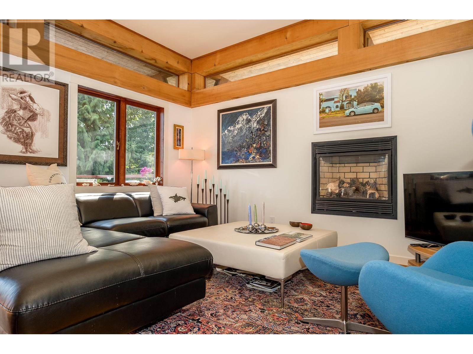 557 Central Avenue, Gibsons, British Columbia  V0N 1V1 - Photo 8 - R2859518
