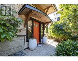557 Central Avenue, Gibsons, Ca