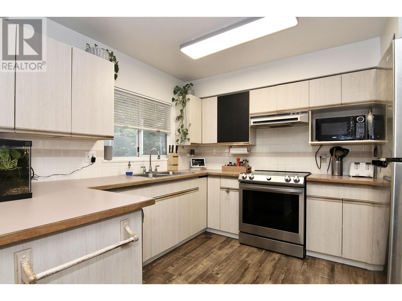 3329 Handley Crescent, Port Coquitlam, British Columbia  V3B 2Y4 - Photo 2 - R2859533