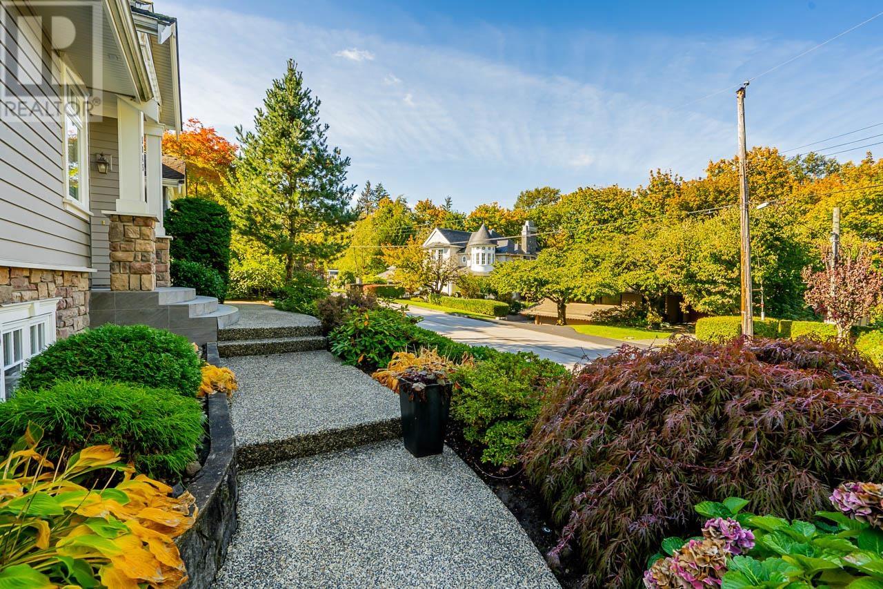 5845 Braemar Avenue, Burnaby, British Columbia  V5E 3L4 - Photo 3 - R2859540