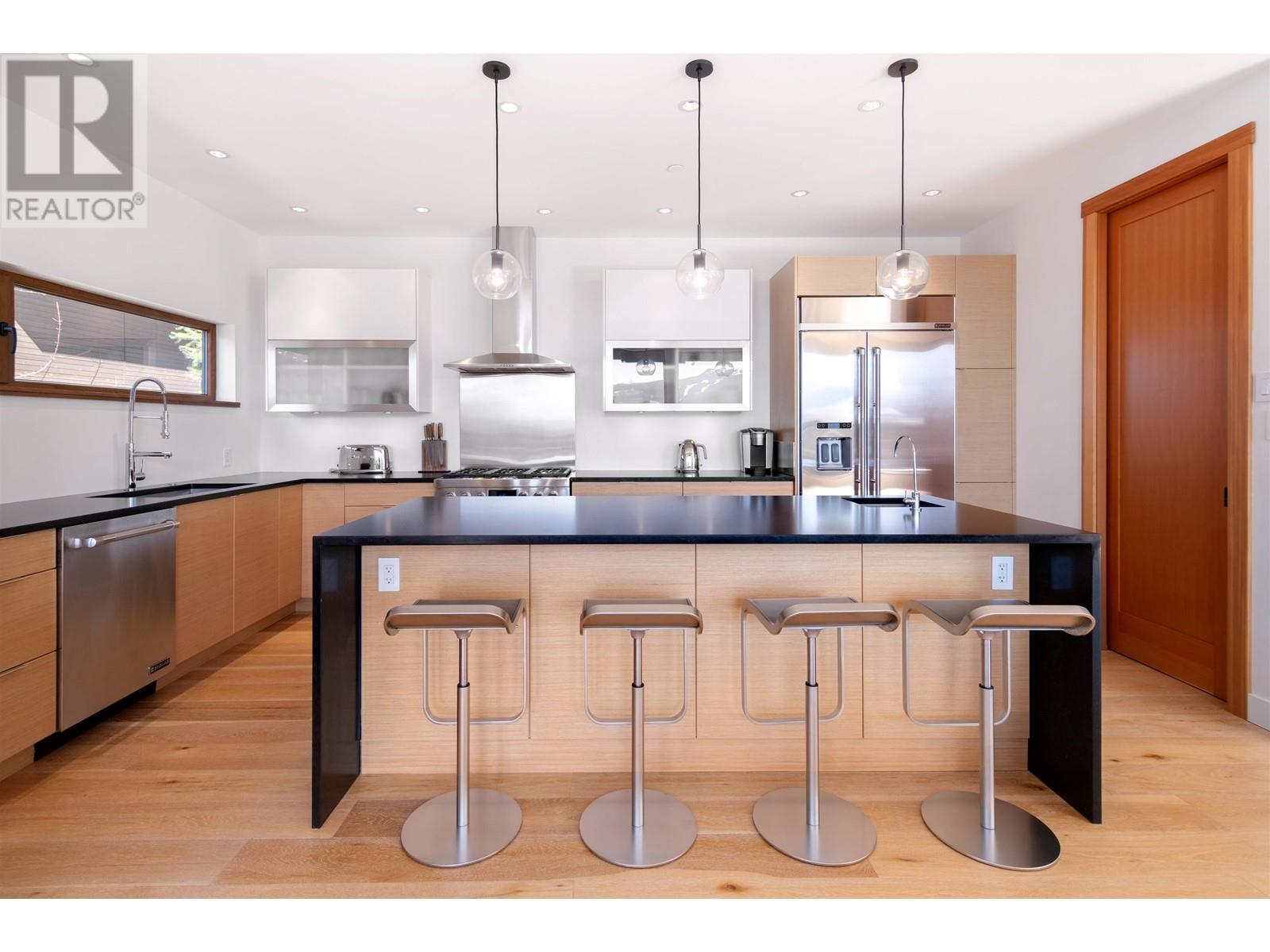 8505 Ashleigh Mcivor Drive, Whistler, British Columbia  V8E 1L9 - Photo 6 - R2859551
