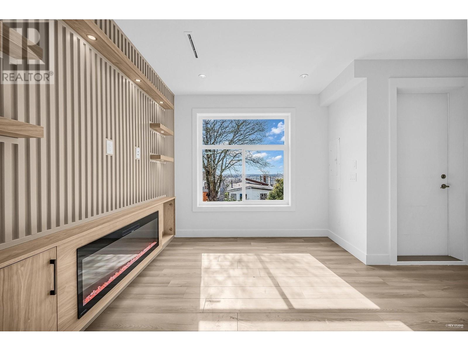 2 762 East 60th Avenue, Vancouver, British Columbia  V5X 2A4 - Photo 2 - R2859674