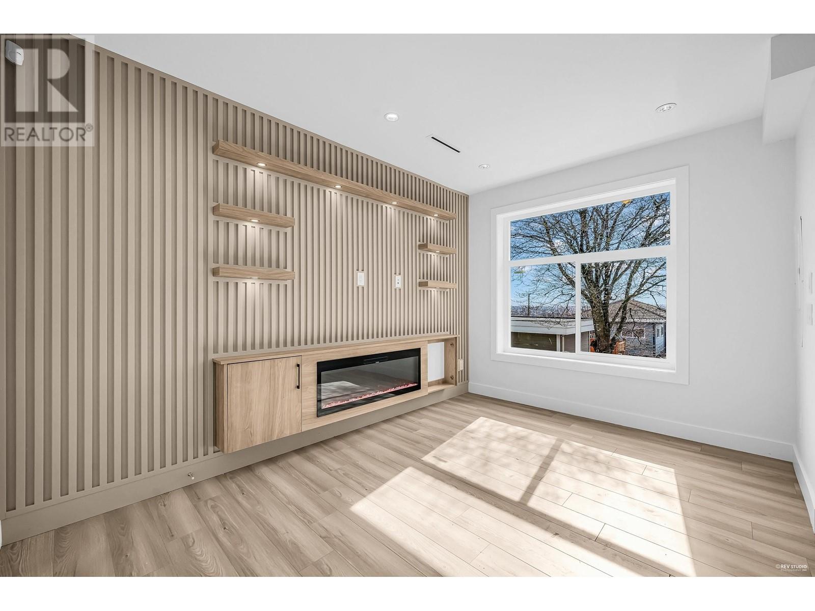2 762 East 60th Avenue, Vancouver, British Columbia  V5X 2A4 - Photo 3 - R2859674