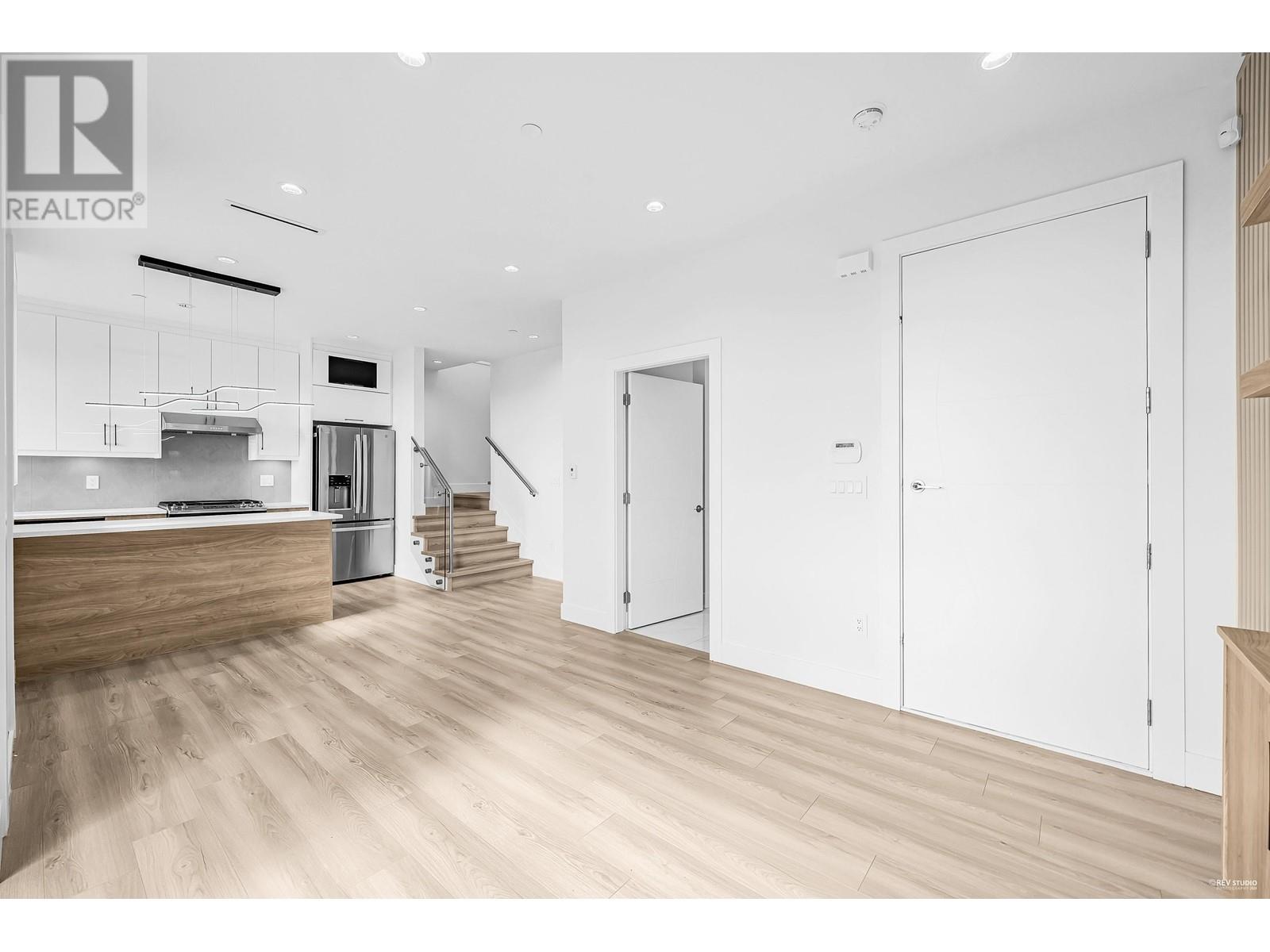 2 762 East 60th Avenue, Vancouver, British Columbia  V5X 2A4 - Photo 6 - R2859674