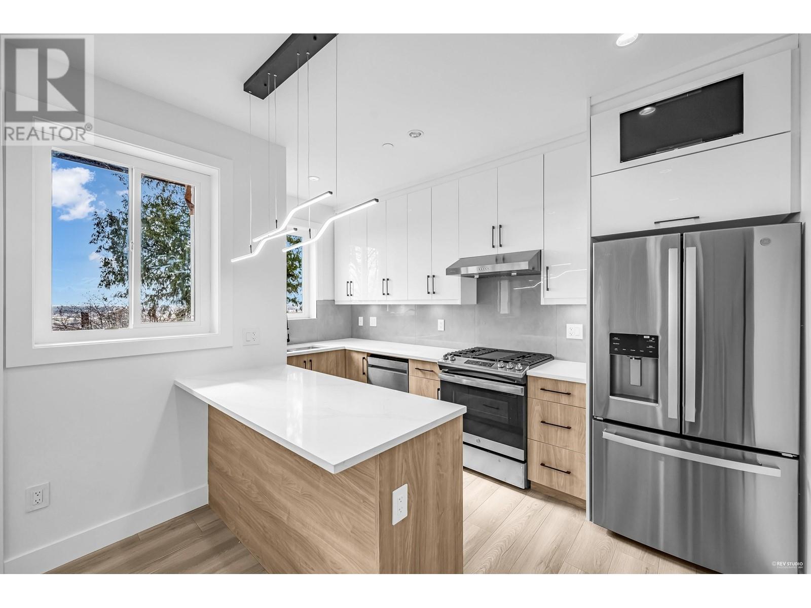 2 762 East 60th Avenue, Vancouver, British Columbia  V5X 2A4 - Photo 8 - R2859674