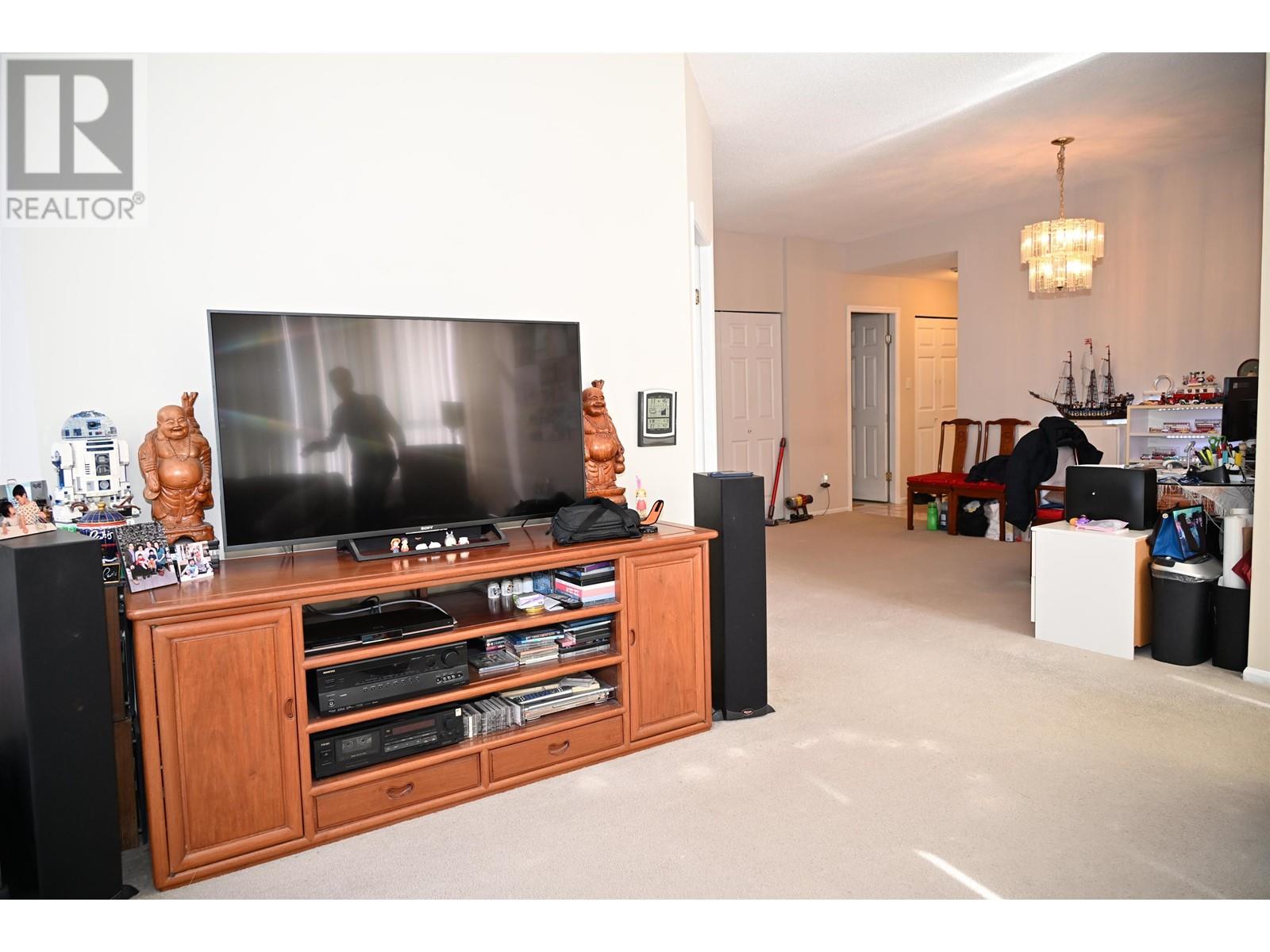 606 5885 Olive Avenue, Burnaby, British Columbia  V5H 4N8 - Photo 3 - R2859761