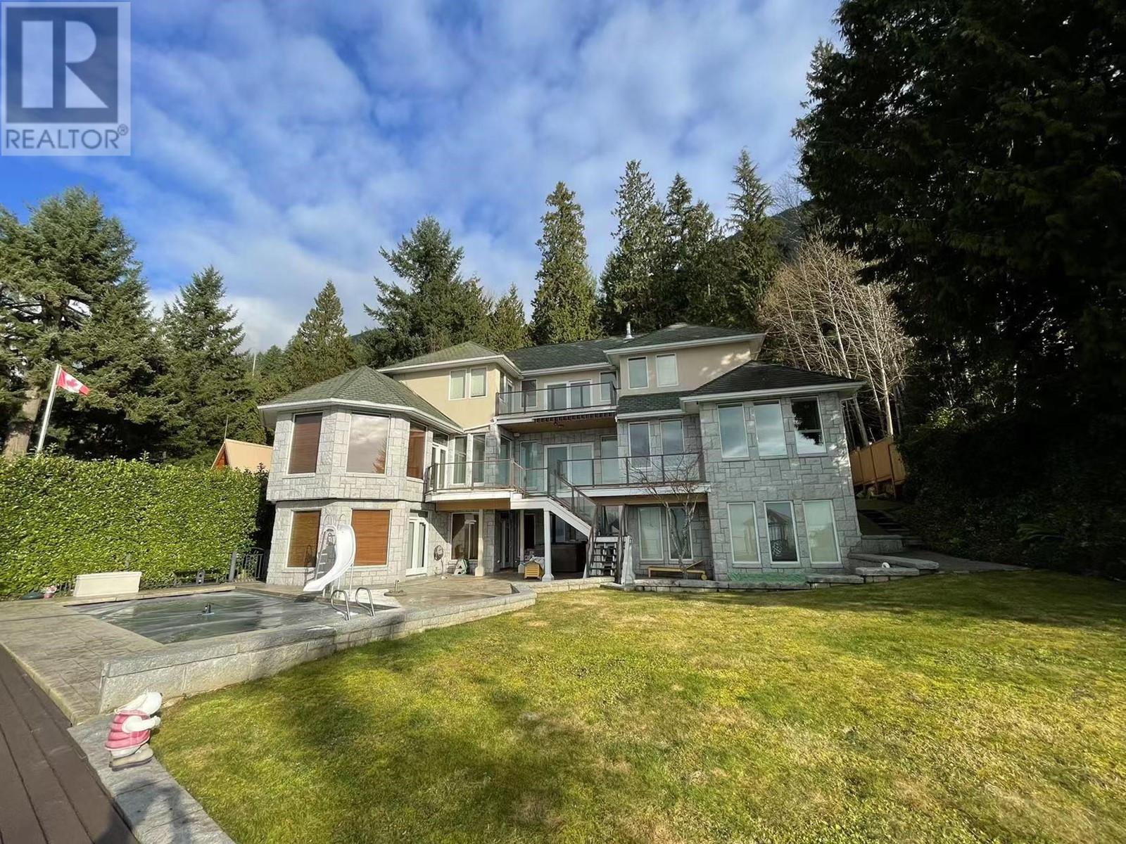 8935 LAWRENCE WAY, west vancouver, British Columbia